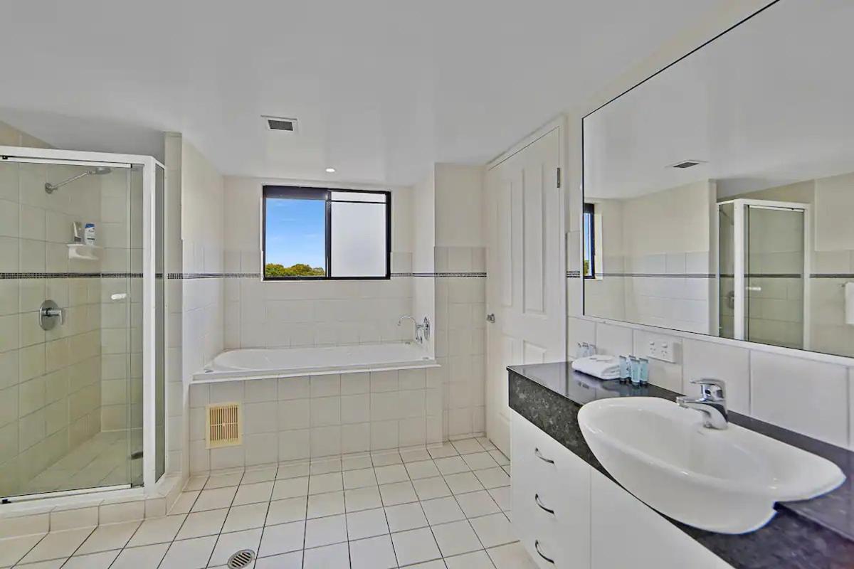 Ocean Breeze @ Coral Sands Apartment