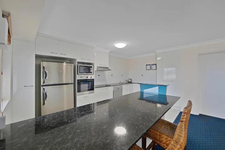 Ocean Breeze @ Coral Sands Apartment *